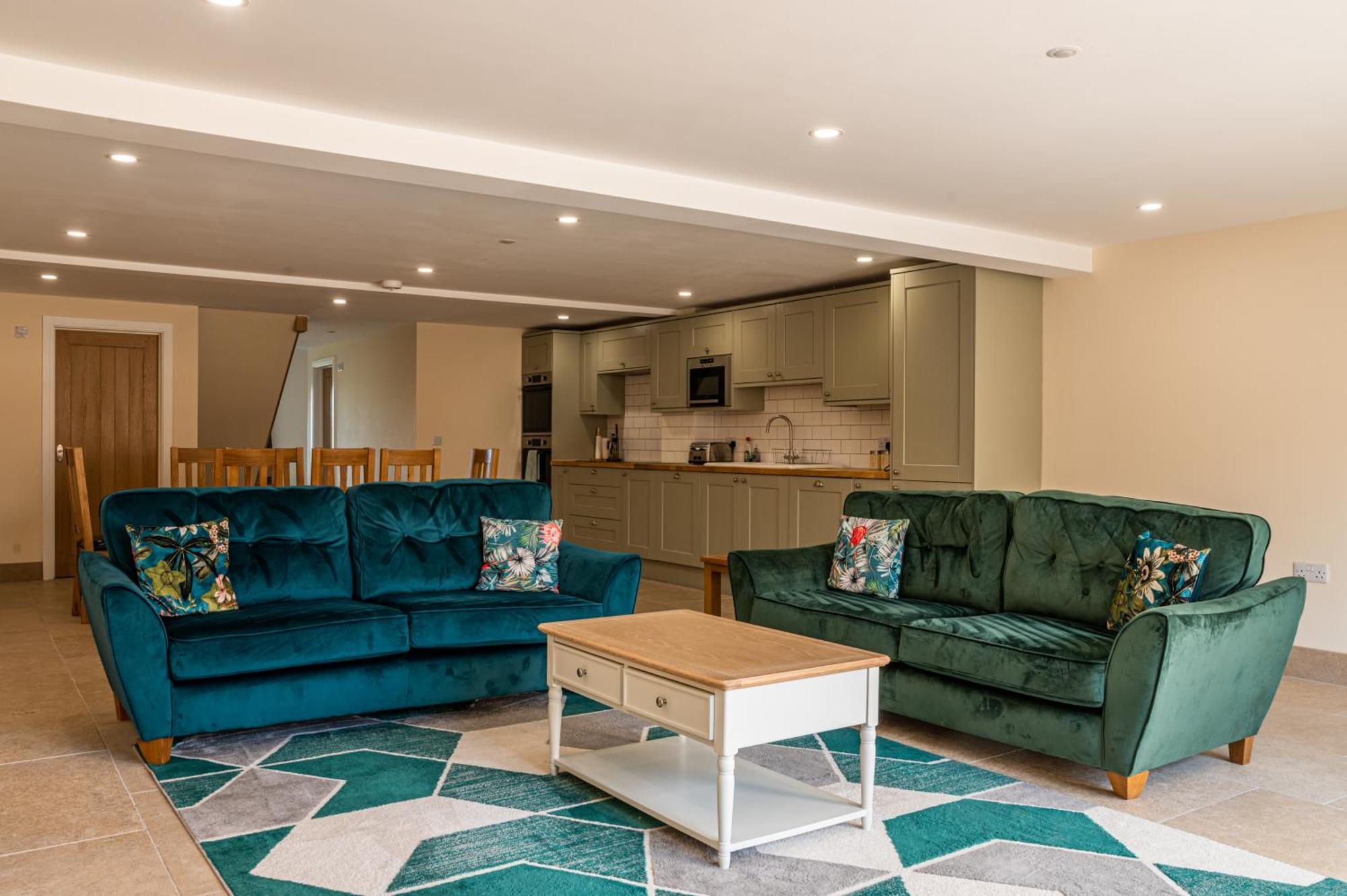 Bears Court Apartment เชลเทนแฮม ภายนอก รูปภาพ