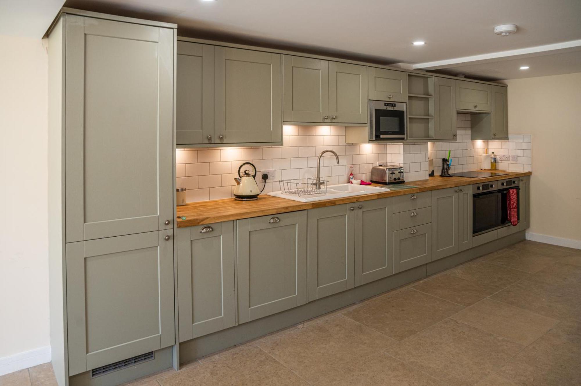 Bears Court Apartment เชลเทนแฮม ภายนอก รูปภาพ